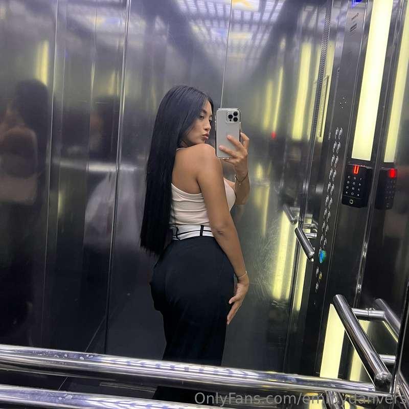 Taking photos in the elevator and enjoying life! And I recom..