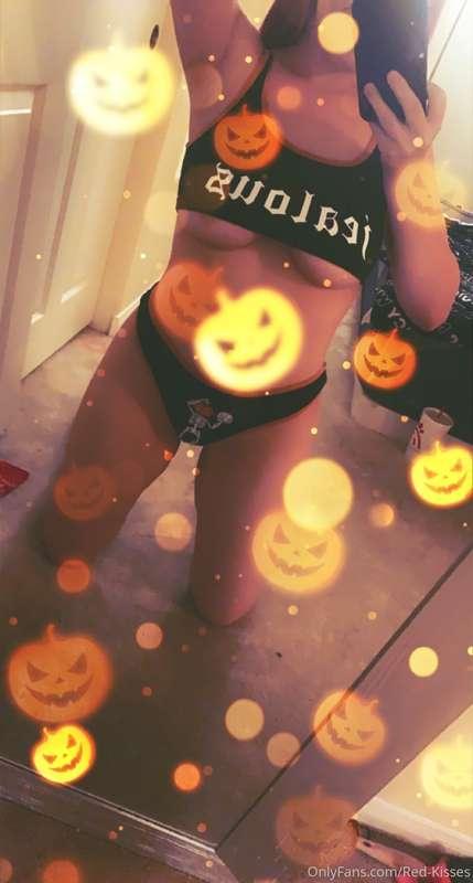 Happy Halloween 🎃  Trick or treat!🍬🎃🍬🎃🍬 wheres my tip!?! You..