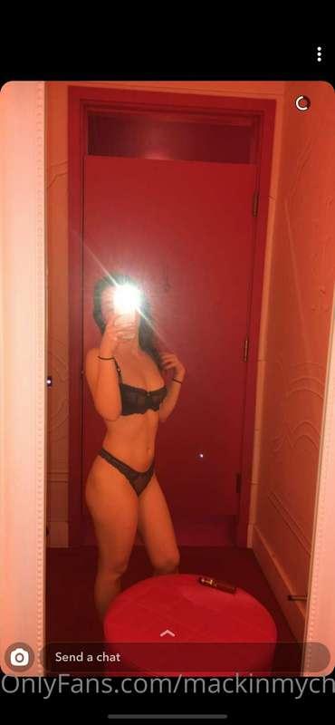 just doing a little shopping. 😋 Anyone wanna help me get som..