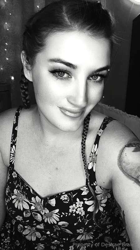mistressdesirae image #0