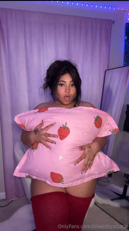 What could be underneath ?😜🍓 