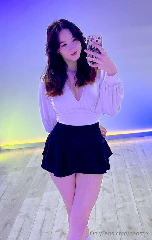 @valeriaa_kitty IS WET RIGHT NOW💦💦💦🤤💕 She loves getting her ..
