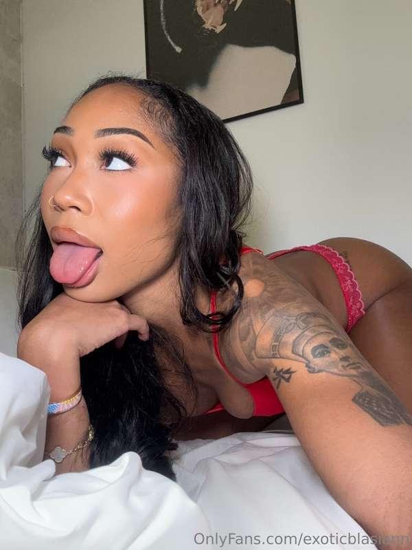 Are you down for some Private Show, Video Call (thru Facetim..