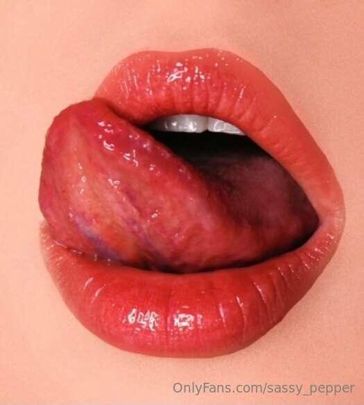 💋💋💋 Lip Licking 💋 💋💋