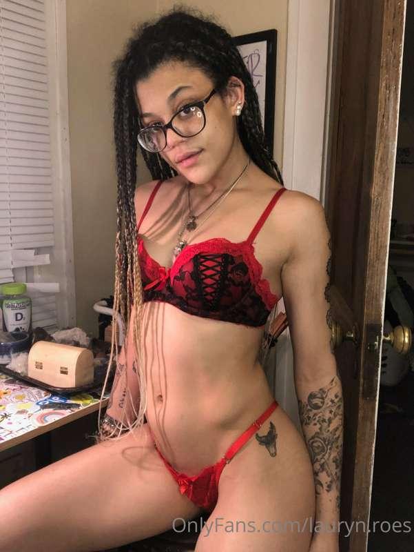 4 for 4😍🌹
swipe to see 4 different pussy pics for just $4👀
W..