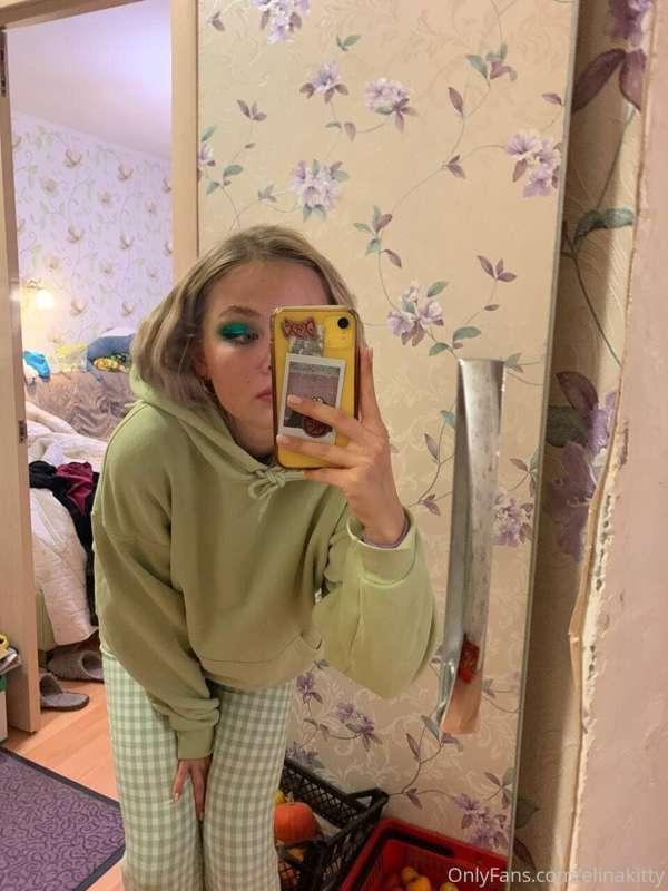 cheer me up and fuck yourself💘🔥🔥