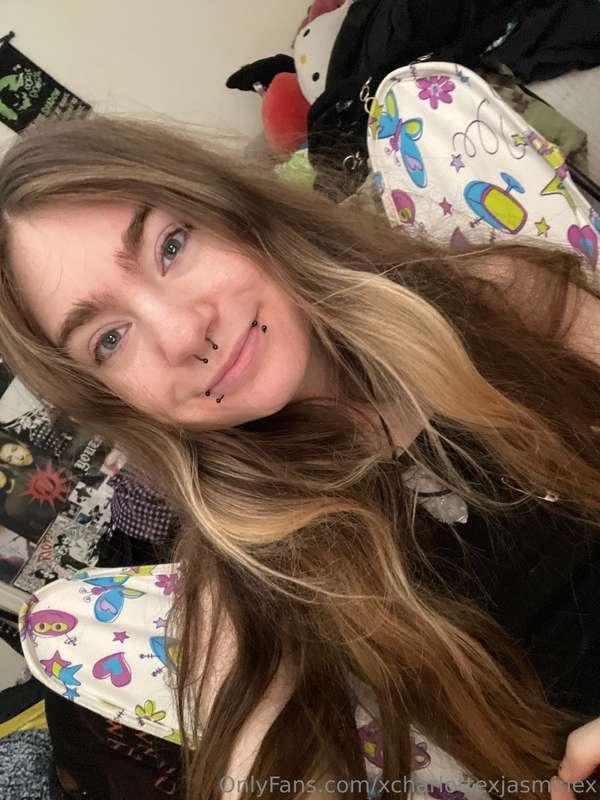 Message me for customs today!!