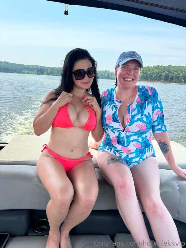 Another picture from the boat 😊 with @sexysarabee   We have ..