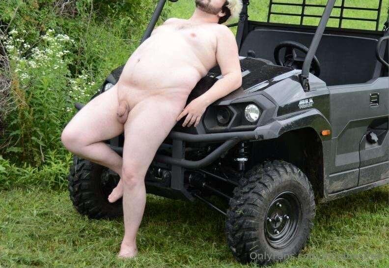 Rex is a single cub that's trying to get extra incometo help..