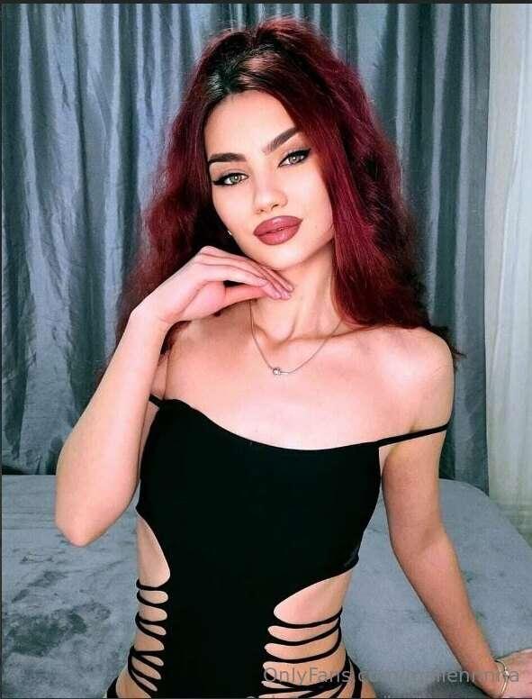 🍒💥I live on the edge of exploration, and my profile is an en..