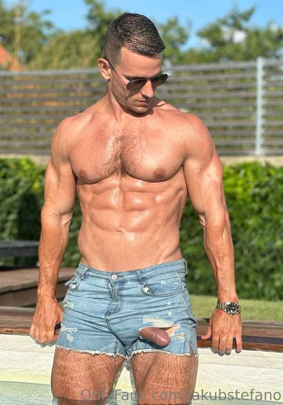 Just wanna make you wet💦have i succed?
Hottest summer in man..