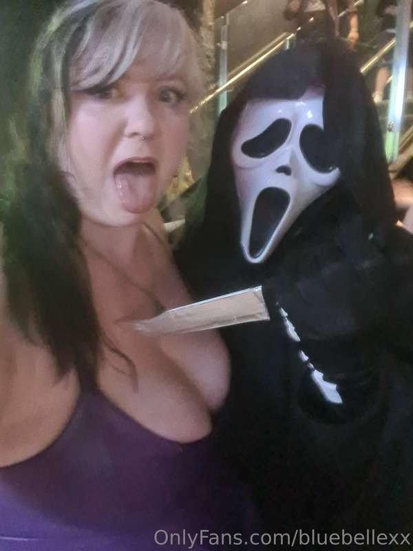 Did everyone have a Happy New Year?

I got to kiss a few peo..