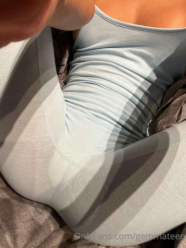 I’m lying naked in bed right now 👀 Tip $10 to play