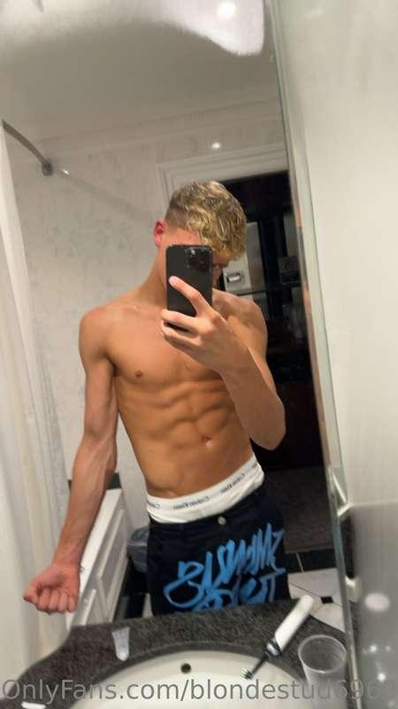 **How am I looking?😏🤔**