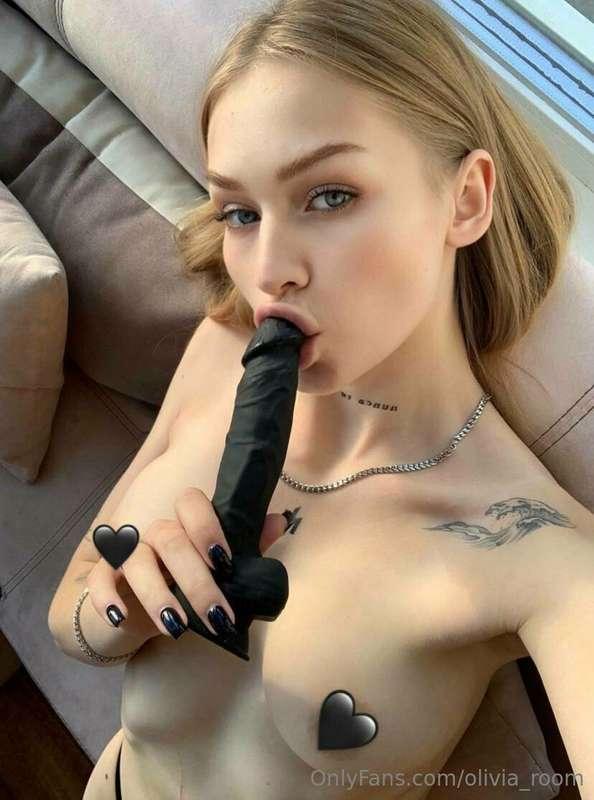 what's better my dildo in your mouth or your dick? ⚫️