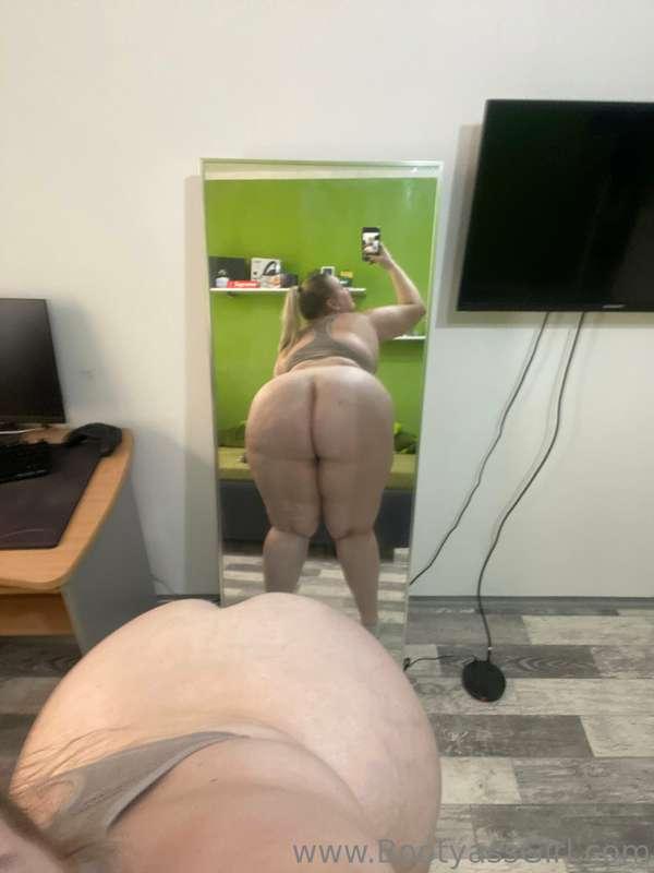If I was with you right now, what would you do to me?🍑🍑🥵