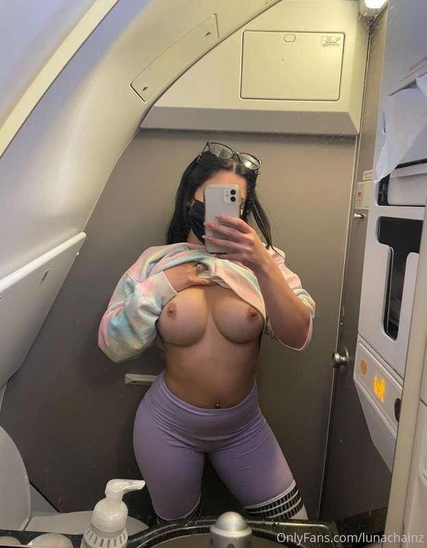 Welcome to Luna's mile high club 😘✈🍑