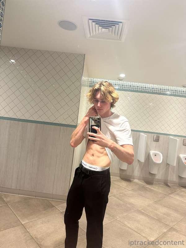 flexing hard for you