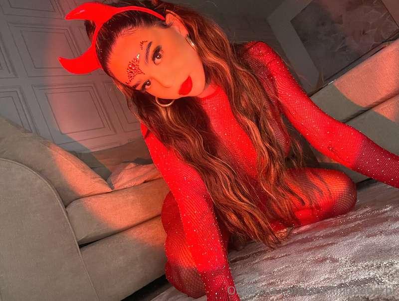 I’ll show you my tricks if you show me your treats 👺👹