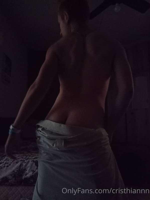 Would you like to see this full photoshoot?  Let me know by ..