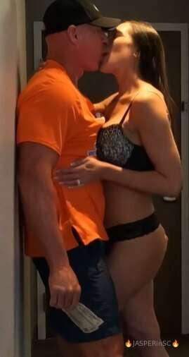 FUCKING THE PIZZA BOY - Watch @poolboytim answer the door fo..