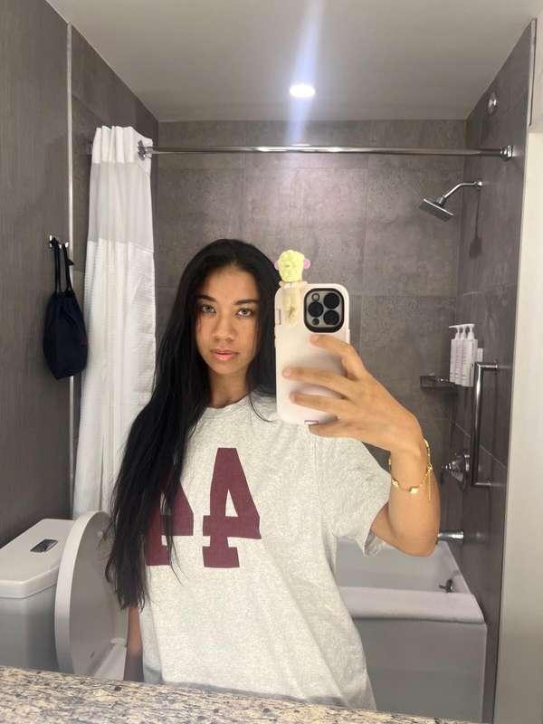 Its the perfect day to worship me 👼🏽