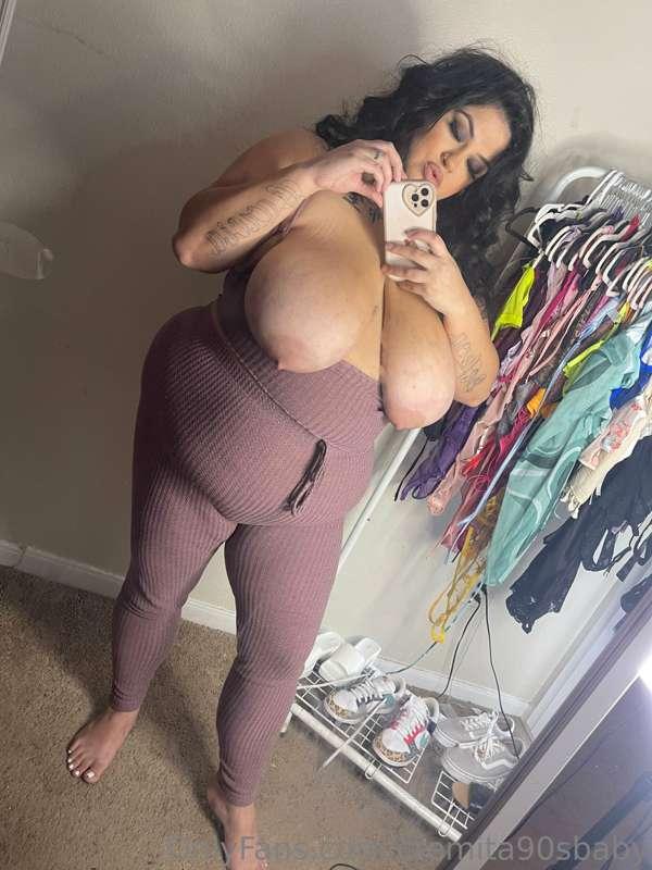 Swipe if you like chubby girls 😈
