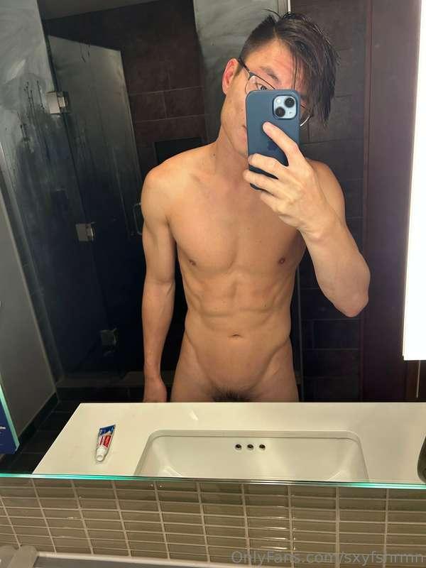 Just taking some pics after a shower 🚿