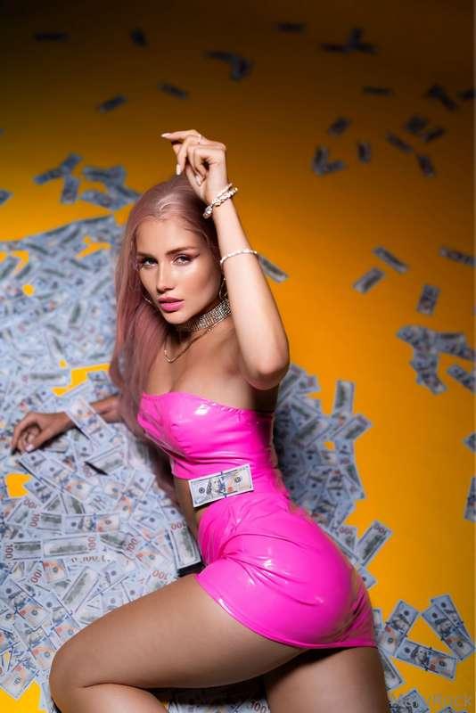 My mum told me that I’m making money from the sky 💰 