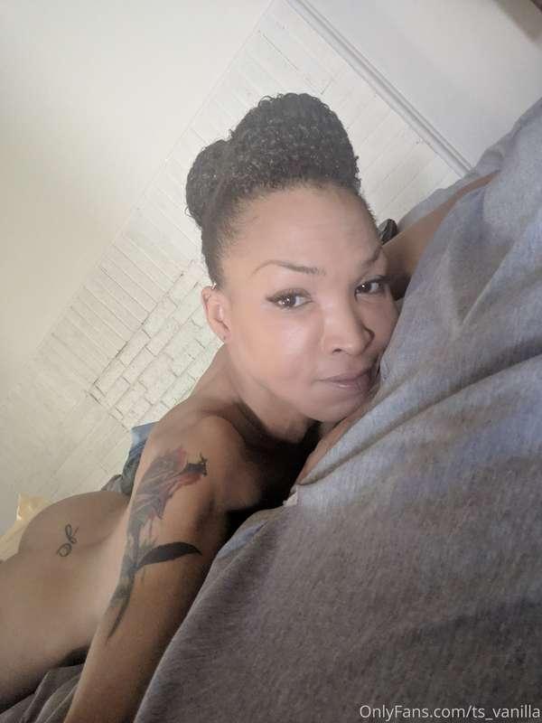 Relaxing at home.... Always naked.