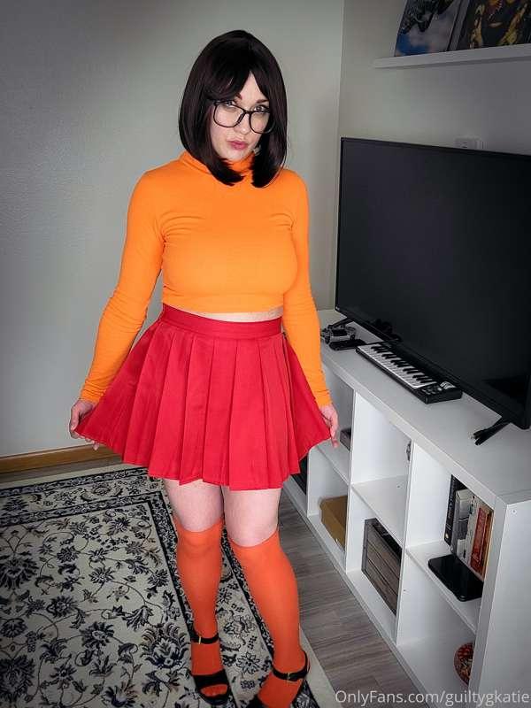 I'm so excited to show you my first cosplay! I spent way too..