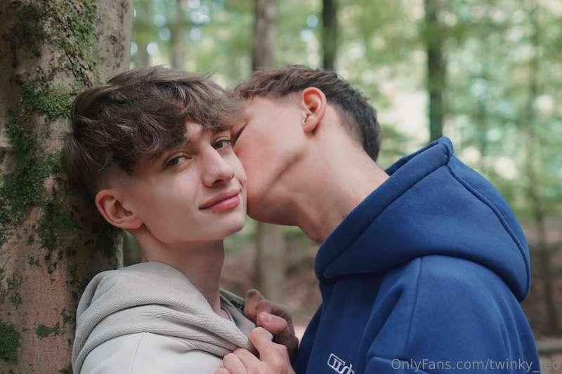 😘