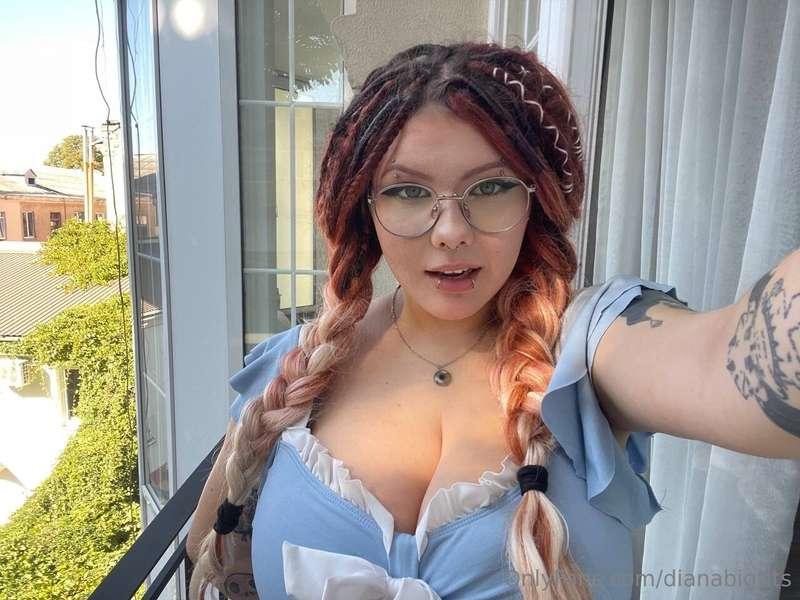 I enjoy the scorching sun and myself ❤️👀