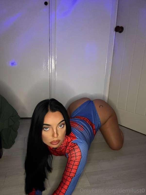 mind if I crawl over you? 🕷️🫣