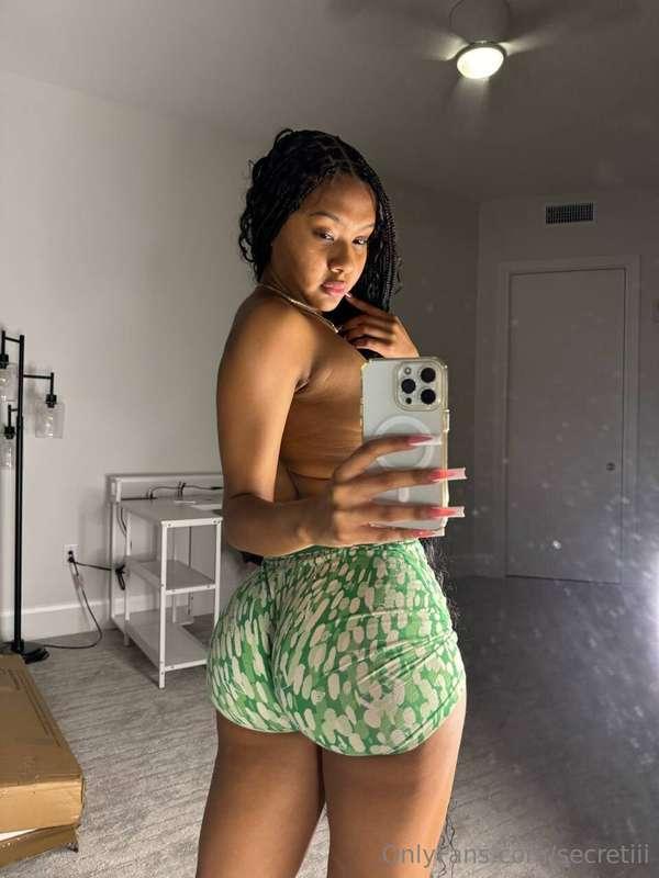 dm me if you're hornyyyyy 😈😈