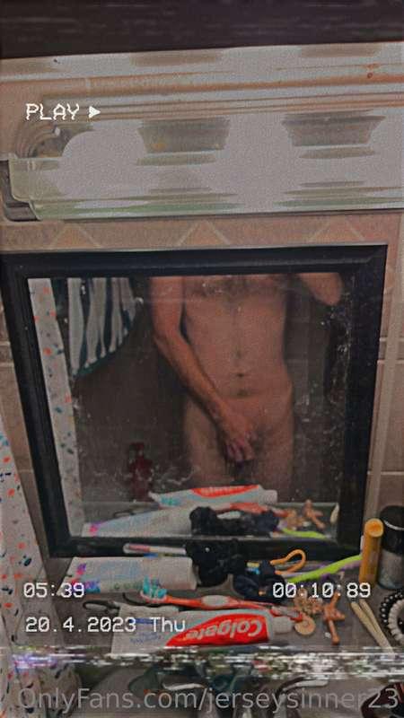 Whose tryna chat?😏👅