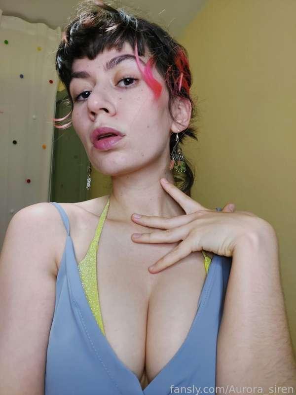 Come and get to know me, I might even undress just for you if we have a special connection
#fyp #teen #brunette #bigboobs #fetish #gfe #joi #sexting #videocalls #customvideo