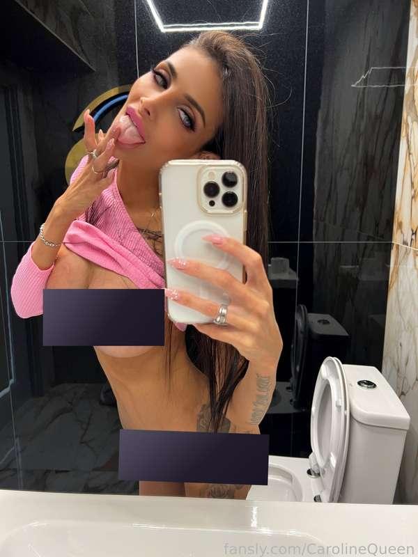 carolinequeen image #3