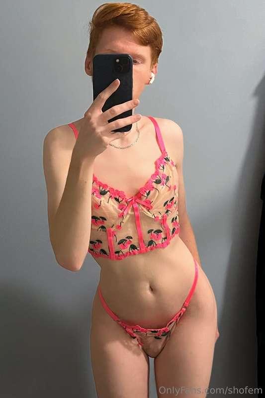 Really wishing someone would pop my cherry 🥺🍒