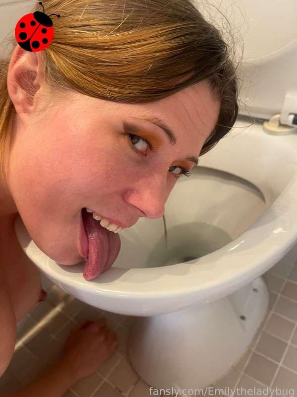 Licking masters toilet clean.


 #submissive #sub #bdsm #kinky #kink #slaves #Humiliation #Fetish #degrade #degraded #humiliated #toilet