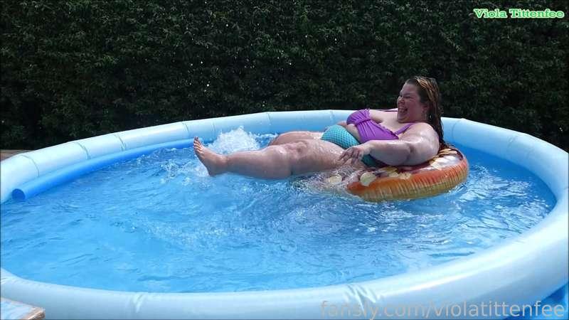 hot bikini fatty in the pool
Join me in my pool and enjoy watching my fat body in that cute bikini