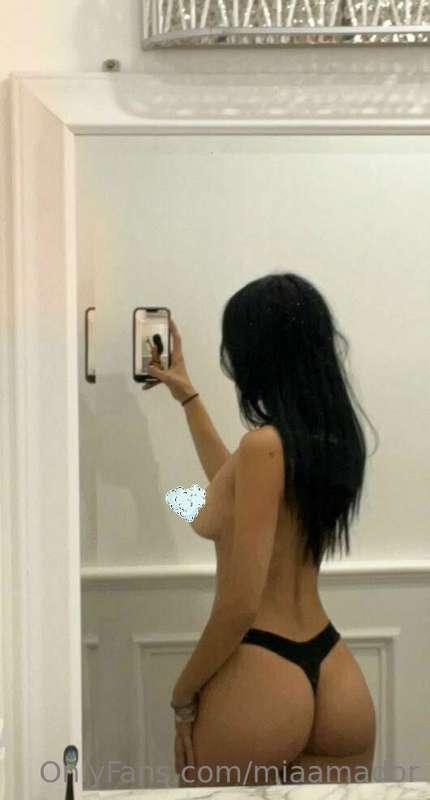 Would you mind if my booty gets hungry when I'm horny? 😅
