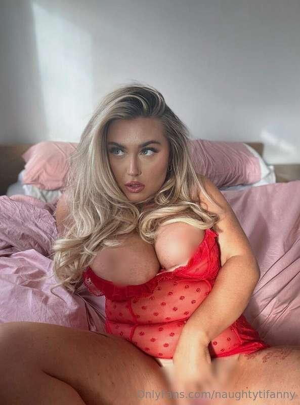 this @marika_morgan blonde 𝕞𝕠𝕞𝕞𝕪 with big boobs 🍒 is ready t..