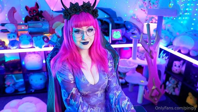 Succubus Goth Girl hours - Live now on http://twitch.tv/pini..