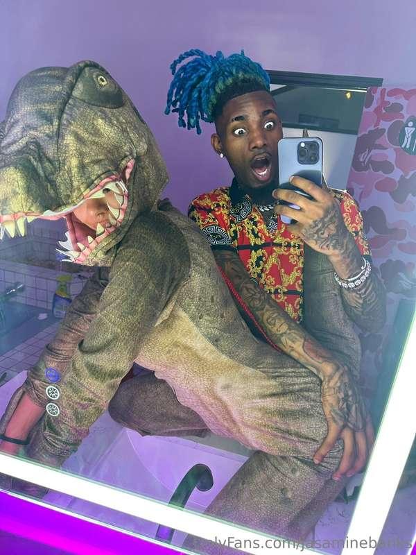 Tyrannosaurus Throat🦖