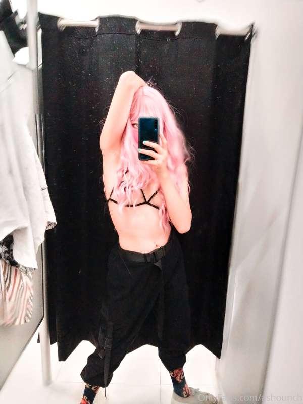 Ayer fui a comprarme ropa ;333 OwO