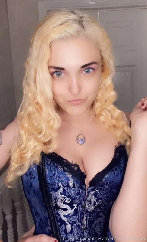 alicesadventuresinfemdom image #0