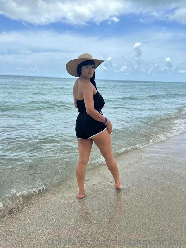 Life's a beach and I'm a peach 🤪