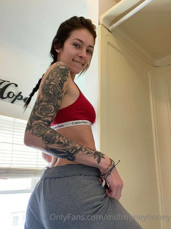 milfmoneyhoney image #0