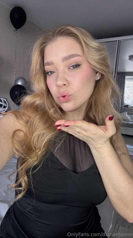 What comes to your mind when looking at this photo? 😈